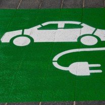 Sinalização de vaga para carro elétrico.